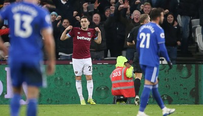 041218 - West Ham United v Cardiff City - Premier League - Lucas Perez of West Ham celebrates scoring his second goal