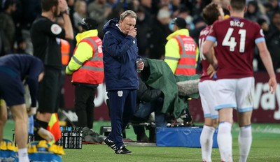 041218 - West Ham United v Cardiff City - Premier League - Dejected Cardiff City Manager Neil Warnock after West Ham's second goal