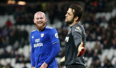 041218 - West Ham United v Cardiff City - Premier League - Aron Gunnarsson of Cardiff City teases Lukasz Fabianski of West Ham after Cardiff score in injury time to make the final score 3-1