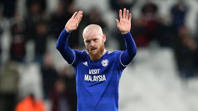 041218 - West Ham United v Cardiff City - Premier League - Aron Gunnarsson of Cardiff City thanks the fans at full time