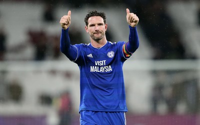 041218 - West Ham United v Cardiff City - Premier League - Sean Morrison of Cardiff City gives a thumbs up to the fans at full time