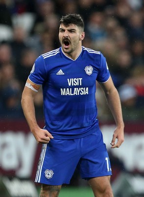 041218 - West Ham United v Cardiff City - Premier League - A frustrated Callum Paterson of Cardiff City