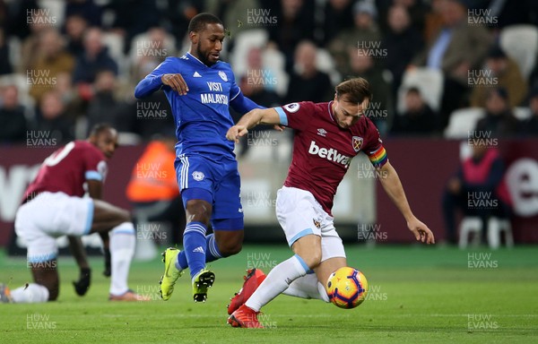 041218 - West Ham United v Cardiff City - Premier League - Junior Hoilett of Cardiff City is tackled by Mark Noble of West Ham