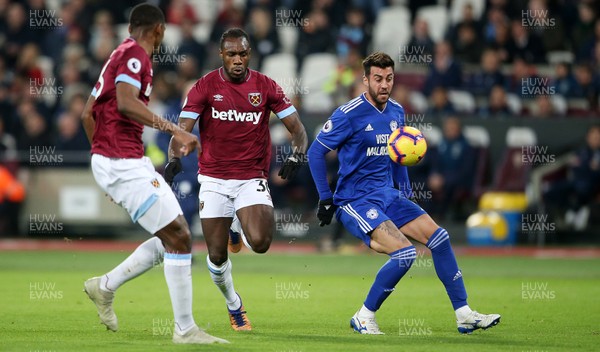 041218 - West Ham United v Cardiff City - Premier League - V�ctor Camarasa of Cardiff City tries to control the ball just outside the box