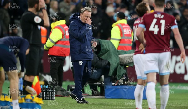 041218 - West Ham United v Cardiff City - Premier League - Dejected Cardiff City Manager Neil Warnock after West Ham's second goal