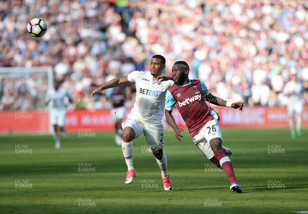 080417 - West Ham United v Swansea City - Premier League  -   Luciano Narsingh of Swansea is challenged by West Hams Arthur Masuaku  