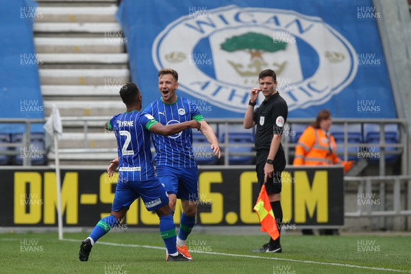 030819 - Wigan Athletic v Cardiff City - Sky Bet Championship - Lee Evans of Wigan Athletic celebrates his goal with Nathan Byrne of Wigan Athletic 