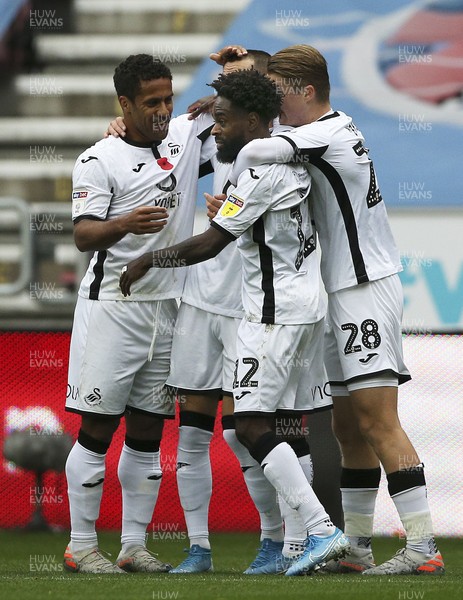 021119 - Wigan Athletic v Swansea City - Sky Bet Championship - Nathan Dyer of Swansea goal cele with team 
