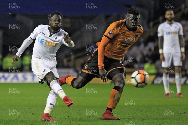 060118 - Wolverhampton Wanderers v Swansea City, FA Cup Third Round - Nathan Dyer of Swansea City (left) has a shot at goal