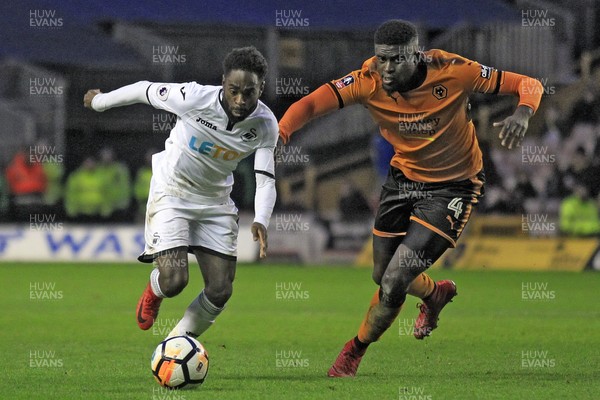 060118 - Wolverhampton Wanderers v Swansea City, FA Cup Third Round - Nathan Dyer of Swansea City (left) in action with  Alfred N'Diaye of Wolverhampton Wanderers