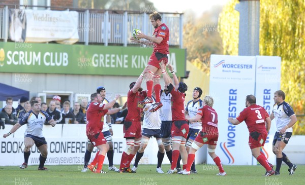 101112 Worcester v Scarlets - LV= Cup - Scarlet's Joe Snyman wins a line-out