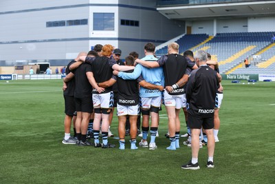 050926 - Worcester Warriors v Cardiff Rugby - Preseason Friendly - Forwards of Cardiff huddle before kick off