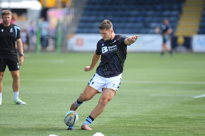 050926 - Worcester Warriors v Cardiff Rugby - Preseason Friendly - Callum Sheedy of Cardiff warms up pre match