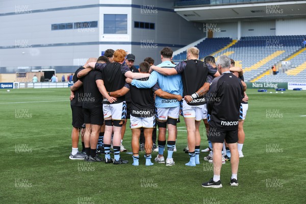 050926 - Worcester Warriors v Cardiff Rugby - Preseason Friendly - Forwards of Cardiff huddle before kick off