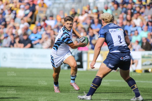 050926 - Worcester Warriors v Cardiff Rugby - Preseason Friendly - Callum Sheedy of Cardiff attacks Austin Wallis of Worcester Warriors