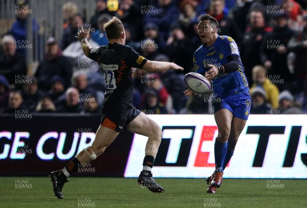 071219 - Worcester Warriors v Dragons - European Rugby Challenge Cup - Sam Davies of Dragons passes the ball past Gareth Simpson of Worcester