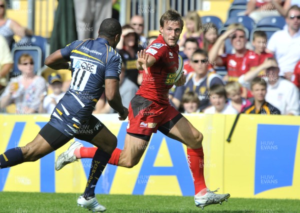 180812 - Worcester v Scarlets - Pre Season Friendly -  Scarlets'  Andy Fenby is chased by Worcester's Josh Matavesi   