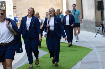 170825 - Women’s Rugby World Cup Welcome Ceremony - Wales’ Gwenllian Pyrs and Alex Callendar arrive at the Women’s Rugby World Cup welcome ceremony at Manchester Town Hall