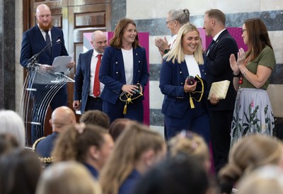 170825 - Women’s Rugby World Cup Welcome Ceremony - Wales co-captains Alex Callendar and Kate Williams and Sean Lynn, Wales Women head coach receive their caps and participation medal at the Women’s Rugby World Cup welcome ceremony at Manchester Town Hall