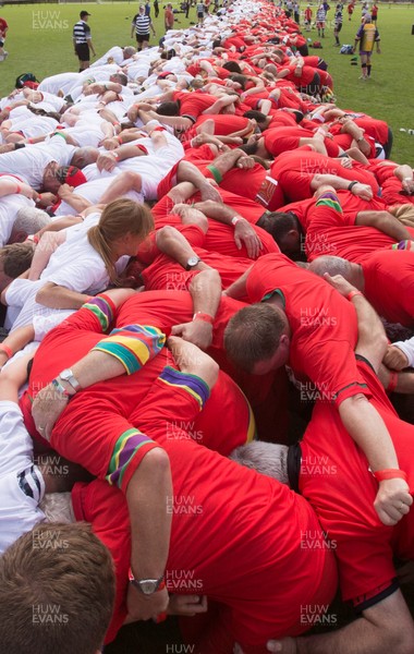 240816 - World Record attempt for the Largest Rugby Scrum - Participants set a new World Record of 1297 in the Worlds Largest Rugby Scrum at the Golden Oldies World Rugby Festival in Cardiff