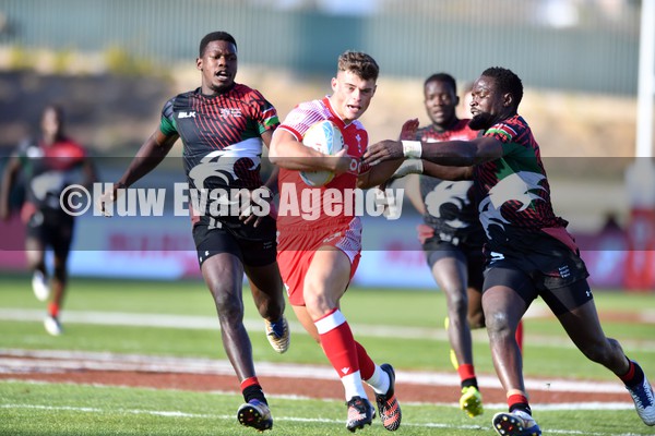 210122 - Kenya v Wales  - HSBC World Rugby Sevens Series, Malaga, Spain -  Wales Ewan Rosser tries to evade Nelson Oyoo