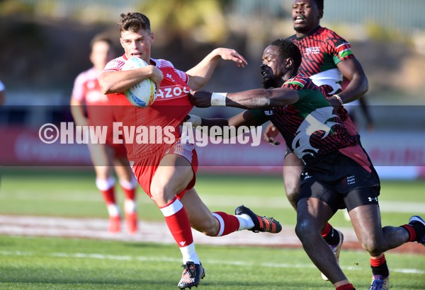 210122 - Kenya v Wales  - HSBC World Rugby Sevens Series, Malaga, Spain -  Wales Ewan Rosser tries to evade Nelson Oyoo