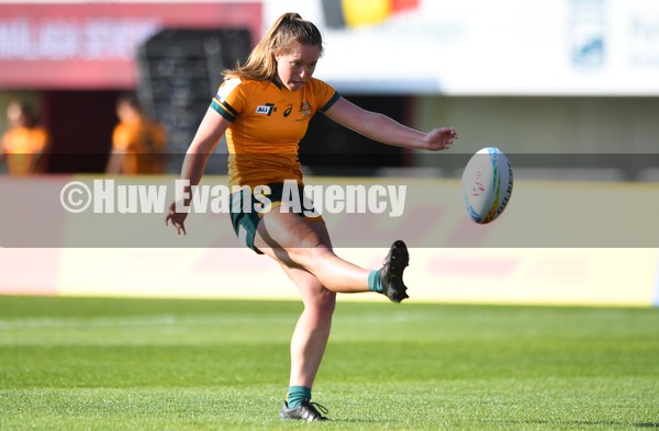 210122 - Australia v Belgium Women - HSBC World Rugby Sevens Series -  Australia’s Tia Hinds kicks a conversion
