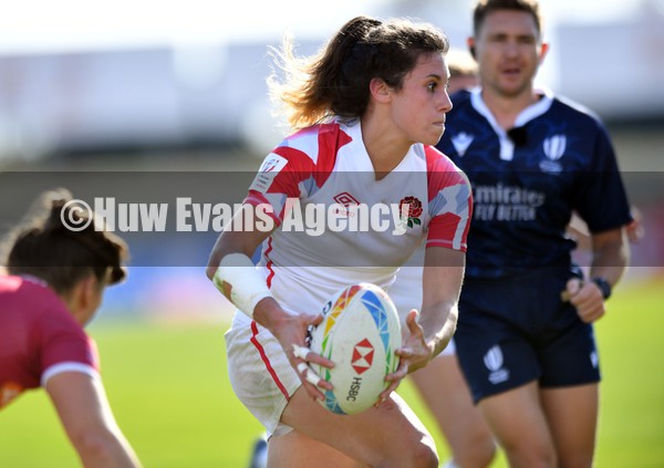 210122 - England v Russia Women- HSBC World Rugby Sevens Series -  England’s Abbie Brown looks for a way through