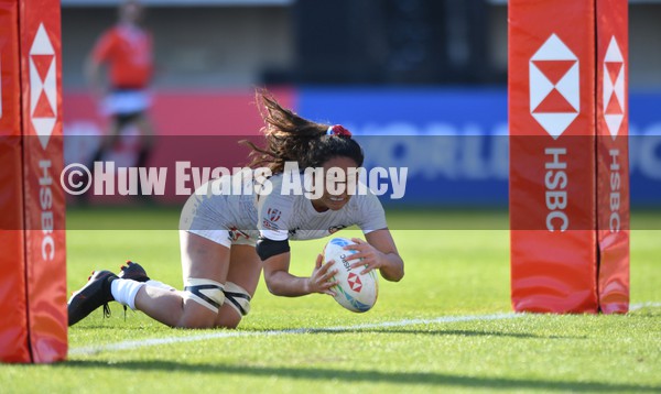 210122 - Poland v USA Women- HSBC World Rugby Sevens Series -  USA’s Sarah Levy runs in to score try