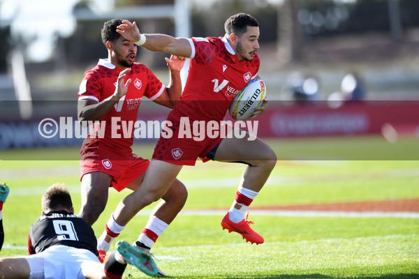 220122 - Canada v Wales - HSBC World Rugby Sevens Series -  Canada�s Elias Ergas beats tackle by Morgan Williams
