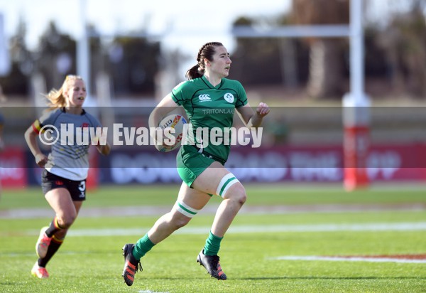 220122 - Belgium v Ireland Women - HSBC World Rugby Sevens Series -  Ireland’s Eve Higgins runs in to score try