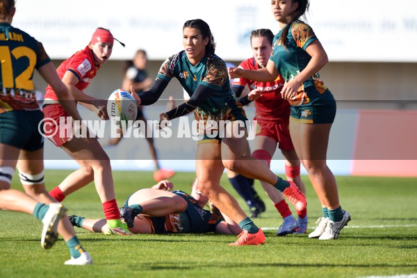 220122 - Australia v Spain Women - HSBC World Rugby Sevens Series -  Australia’s Charlotte Caslick passes the ball out