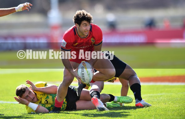 220122 - Jamaica v Spain - HSBC World Rugby Sevens Series -  Spain’s Josep Serres releases the ball