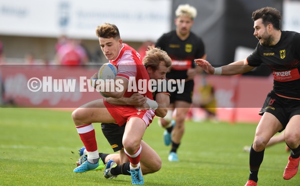 230122 -Germany v Wales  - HSBC World Rugby Sevens Series -  Wales Arthur Lennon is tackled by Leon Hees