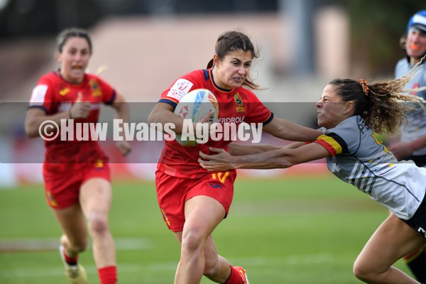 230122 - Belgium v Spain Women - HSBC World Rugby Sevens Series -  Spain’s Anne Fernandez de Corres hands off Margaux Pierson