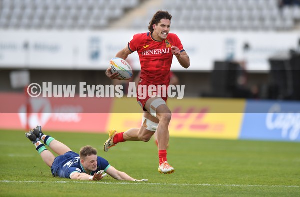 230122 - Scotland v Spain - HSBC World Rugby Sevens Series -  Spain’s Tobias Sainz-Trapaga beats tackle by Finlay Callaghan to score try