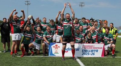 090526 - Wrexham 2nd XV - Admiral National League 3 North East Trophy Presentation - Wrexham celebrate winning the league