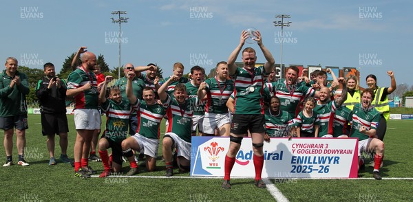 090526 - Wrexham 2nd XV - Admiral National League 3 North East Trophy Presentation - Wrexham celebrate winning the league