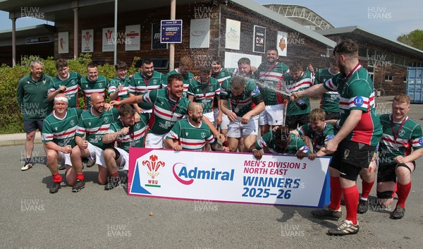 090526 - Wrexham 2nd XV - Admiral National League 3 North East Trophy Presentation - Wrexham celebrate winning the league