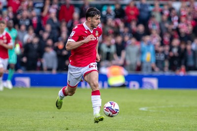 260425 - Wrexham v Charlton Athletic - Sky Bet League 1 - Ryan Longman of Wrexham AFC carries the ball forwards