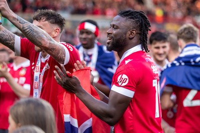 260425 - Wrexham v Charlton Athletic - Sky Bet League 1 - Wrexham players celebrate their promotion at full time