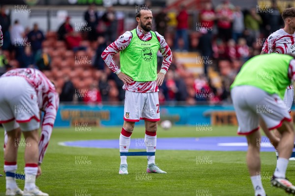260425 - Wrexham v Charlton Athletic - Sky Bet League 1 - Steven Fletcher of Wrexham AFC ahead of kick off