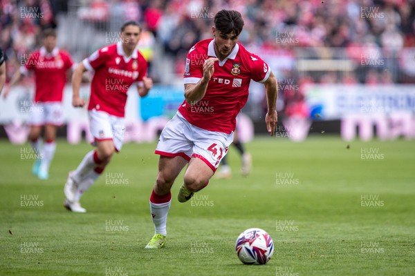 260425 - Wrexham v Charlton Athletic - Sky Bet League 1 - Ryan Longman of Wrexham AFC carries the ball