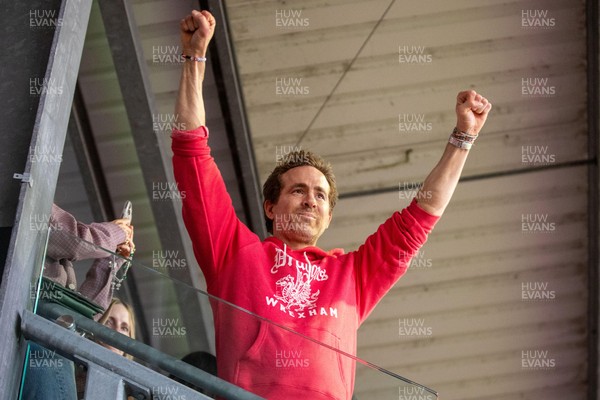 260425 - Wrexham v Charlton Athletic - Sky Bet League 1 - Wrexham co-owner Ryan Reynolds celebrates Wrexham’s promotion