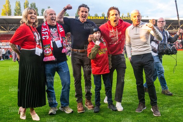 260425 - Wrexham v Charlton Athletic - Sky Bet League 1 - Wrexham Co-Owners Rob McElheney, Ryan Reynolds and ex-Wrexham player Mickey Thomas following Wrexham’s victory over Charlton