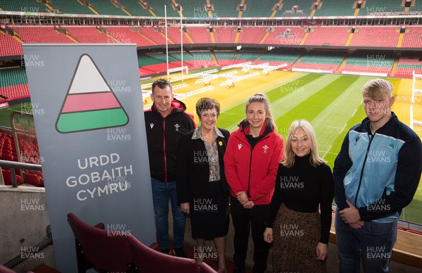160222 - WRU and Urdd Rugby Sevens 2022 Launch, Principality Stadium - Left to right, Former international referee Nigel Owens, Dawn Bawden MS Deputy Minister for Arts and Sport, Wales Women International Elinor Snowsill, Sian Lewis CEO of the Urdd and Tom Caple, Captain of Cardiff and Vale College, CAVC, at the launch event at the Principality Stadium for the WRU and Urdd Rugby Sevens 2022 tournament