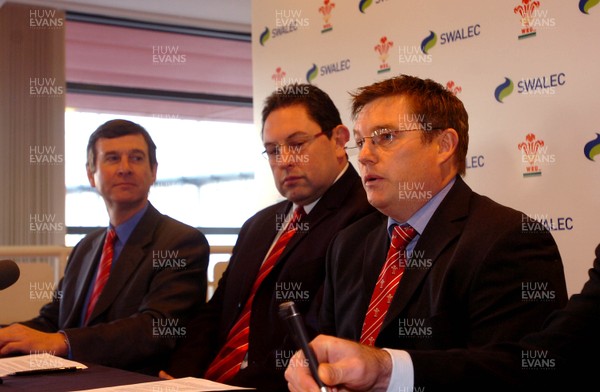 06.01.09-Wales Under 20s Press Conference and Womens Six Nations Phil Davies names Welsh Squad for Under 20 Six Nations, at the Millennium Stadium with him is Roger Lewis WRU Group Chief Executive (left) and  Womens head coach Jason Lewis (right). 