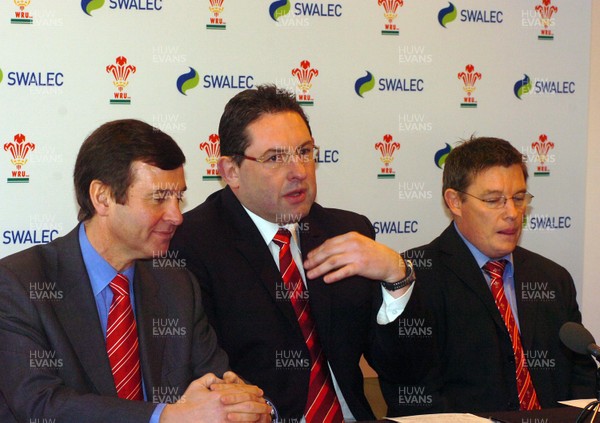 06.01.09-Wales Under 20s Press Conference and Womens Six Nations Phil Davies names Welsh Squad for Under 20 Six Nations, at the Millennium Stadium with him is  Roger Lewis, WRU Group Chief Executive (left) Womens head coach Jason Lewis. 