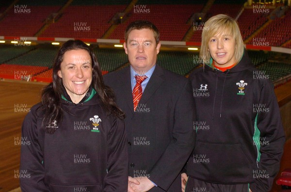 06.01.09-Wales Under 20s Press Conference and Womens Six Nations Jason Lewis  Womens Head Coach with Mellissa Berry (captain)left, and Gemma Hallett 