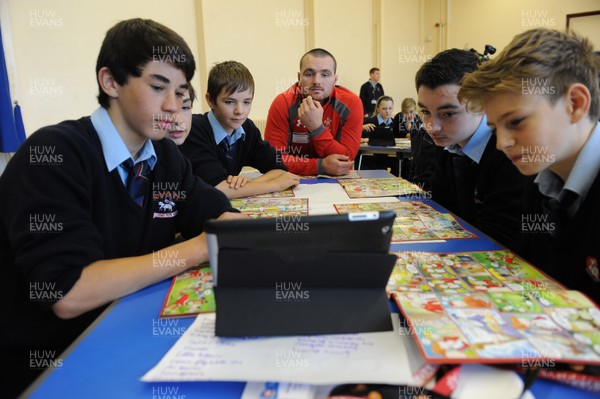 061113 - Wales Rugby Players Back to School - Ken Owens at Ysgol Dyffryn Taf in Whitland where he has helped children take advantage of a variety of resources provided by the WRU initiative designed to introduce its new 'mascot' to the nation's children